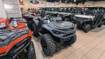 2025 CAN-AM OUTLANDER MAX DPS 1000 GRANITE GRAY  in a GRANITE GRAY exterior color. Family PowerSports (877) 886-1997 familypowersports.com 