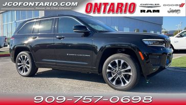 2022 Jeep Grand Cherokee Overland 4xe in a Diamond Black Crystal Pearl Coat exterior color and Global Blackinterior. Jeep Chrysler Dodge RAM FIAT of Ontario 909-757-0698 jcofontario.com 