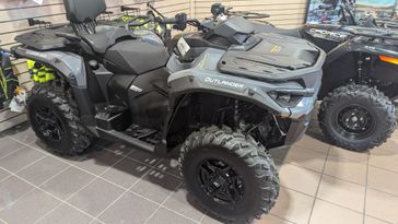 2025 CAN-AM OUTLANDER MAX DPS 850 GRANITE GRAY  in a GRANITE GRAY exterior color. Family PowerSports (877) 886-1997 familypowersports.com 