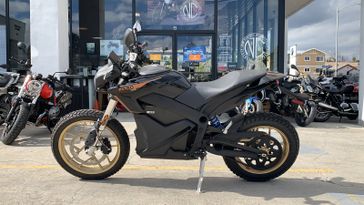 2023 Zero DSR  in a Black exterior color. New Century Motorcycles 626-943-4648 newcenturymoto.com 