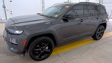 Used 2023 Jeep Grand Cherokee Limited 4x4