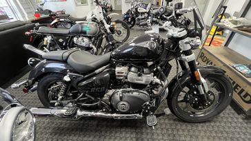 2024 Royal Enfield SUPER METEOR 650  in a ASTRAL BLACK exterior color. BMW Motorcycles of Jacksonville (904) 375-2921 bmwmcjax.com 