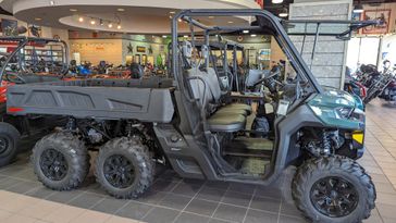 2023 CAN-AM DEFENDER 6X6 DPS 64 HD10 GN 23