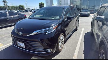 Used 2022 Toyota Sienna Platinum