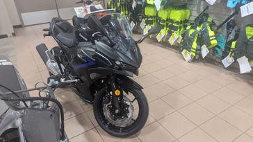 2025 Kawasaki NINJA 500 SE ABS METALLIC FLAT SPARK BLACK AND METALLIC SPARK BLACK AND METALLIC MOONDUST GRAY