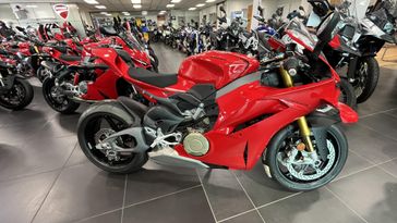 New 2025 Ducati PANIGALE V4S 