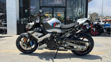 2025 BMW M1000R 