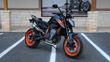 2022 KTM Duke 890 R