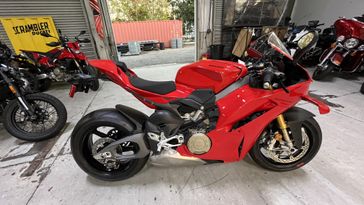 New 2025 Ducati PANIGALE V4S 