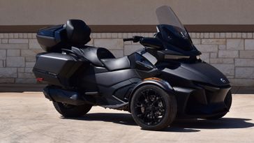 2023 CAN-AM Spyder RT Limited in a BLACK exterior color. Family PowerSports (877) 886-1997 familypowersports.com 