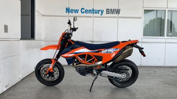 2024 KTM 690 SMC R  in a ORANGE exterior color. New Century Motorcycles 626-943-4648 newcenturymoto.com 