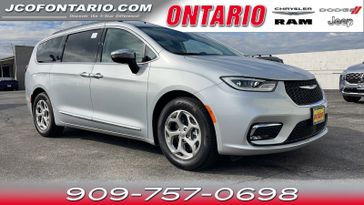 2023 Chrysler Pacifica Limited in a Silver Mist Clear Coat exterior color and Black/Alloy/Blackinterior. Jeep Chrysler Dodge RAM FIAT of Ontario 909-757-0698 jcofontario.com 
