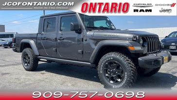 2023 Jeep Gladiator Willys 4x4 in a Granite Crystal Metallic Clear Coat exterior color and Blackinterior. Jeep Chrysler Dodge RAM FIAT of Ontario 909-757-0698 jcofontario.com 