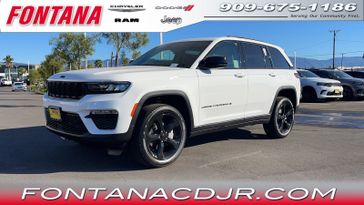2024 Jeep Grand Cherokee Limited 4x4 in a Bright White Clear Coat exterior color and Global Blackinterior. Fontana Chrysler Dodge Jeep RAM (909) 675-1186 fontanacdjr.com 