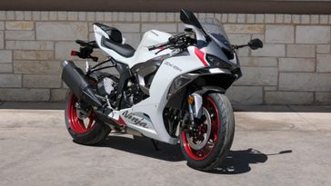 2025 Kawasaki NINJA ZX6R ABS PEARL ROBOTIC WHITE AND METALLIC GRAPHITE GRAY