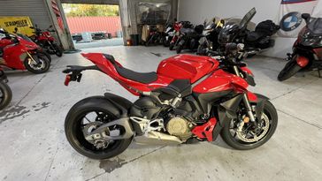 New 2025 Ducati STREETFIGHTER V4 