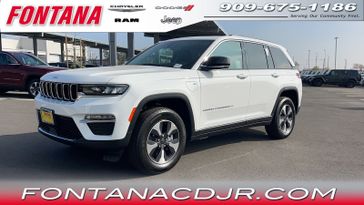 2024 Jeep Grand Cherokee 4xe in a Bright White Clear Coat exterior color and Global Blackinterior. Fontana Chrysler Dodge Jeep RAM (909) 675-1186 fontanacdjr.com 