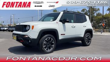 2023 Jeep Renegade Trailhawk 4x4 in a Alpine White Clear Coat exterior color and Blackinterior. Fontana Chrysler Dodge Jeep RAM (909) 675-1186 fontanacdjr.com 