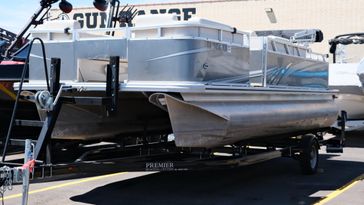 USED 2022 AVALON 20 VENTURE REAR FISH CARINA 