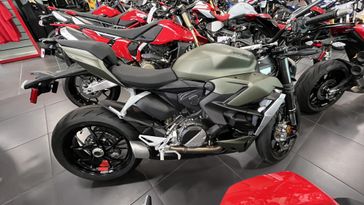 New 2025 Ducati STREETFIGHTER V2 