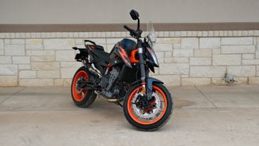 2023 KTM Duke 890 R