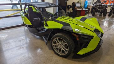 2023 POLARIS SLINGSHOT SL AUTODRIVE in a NEON LIME exterior color. Family PowerSports (877) 886-1997 familypowersports.com 
