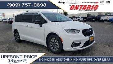 2025 Chrysler Pacifica Hybrid Select