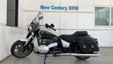 2023 BMW R18 CLASSIC  in a White exterior color. New Century Motorcycles 626-943-4648 newcenturymoto.com 