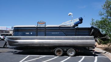 USED 2021 CREST CLASSIC FISH 220 