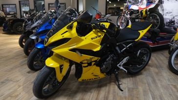 2024 Suzuki GSX8R PEARL IGNITE YELLOW