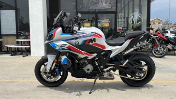 2025 BMW M1000XR 