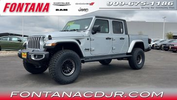 2023 Jeep Gladiator Sport S 4x4 in a Silver Zynith Clear Coat exterior color and Blackinterior. Fontana Chrysler Dodge Jeep RAM (909) 675-1186 fontanacdjr.com 