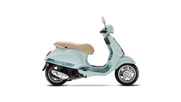 2025 Vespa PRIMAVERA 150 TECH  in a VERDE BATIK exterior color. Northwest Moto 206-783-2323 northwestmoto.com 