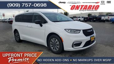New 2025 Chrysler Pacifica Hybrid Select