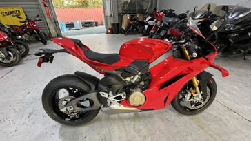 New 2025 Ducati PANIGALE V4S 
