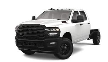 2025 RAM RAM 3500 TRADESMAN® CREW CAB CHASSIS 4X2 60