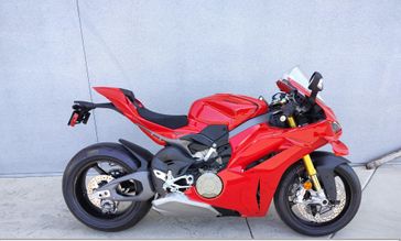 2025 Ducati Panigale V4 S