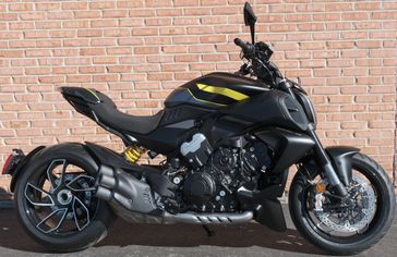 New 2025 Ducati Diavel V4 