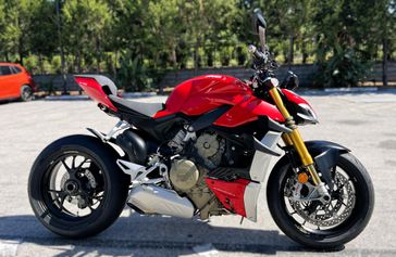 2022 Ducati Streetfighter V4 S 