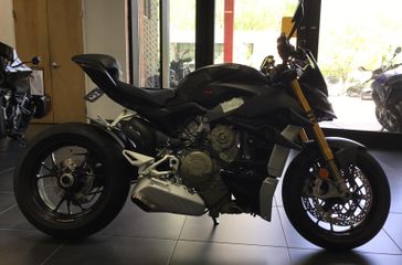 2022 Ducati Streetfighter V4S 