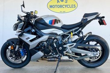 New 2025 BMW M1000R 