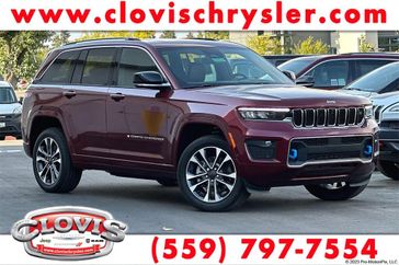 2023 Jeep Grand Cherokee Overland 4xe in a Velvet Red Pearl Coat exterior color and Global Blackinterior. Clovis Chrysler Dodge Jeep RAM 559-314-1399 clovischryslerdodgejeepram.com 