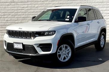 2024 Jeep Grand Cherokee Laredo 4x2