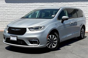 New 2023 Chrysler Pacifica Hybrid Touring L