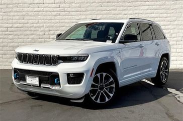 2023 Jeep Grand Cherokee Overland 4xe in a Bright White Clear Coat exterior color and Global Blackinterior. Crystal Chrysler Jeep Dodge Ram (760) 507-2975 pixelmotiondemo.com 