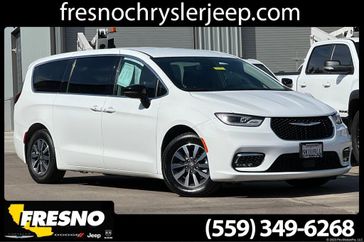 Used 2024 Chrysler Pacifica Hybrid Select