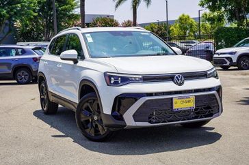 New 2025 Volkswagen Taos 1.5T SE