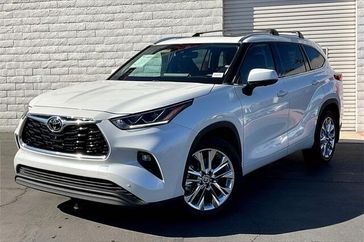 Used 2023 Toyota Highlander Limited