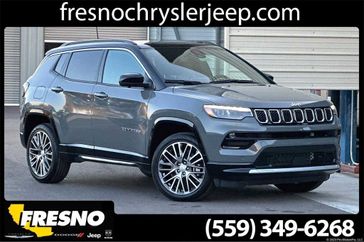 2024 Jeep Compass Limited 4x4 in a Sting-Gray Clear Coat exterior color and Blackinterior. Fresno Chrysler Dodge Jeep RAM 559-206-5254 fresnochryslerjeep.com 