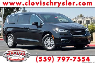 New 2026 Chrysler Pacifica Select